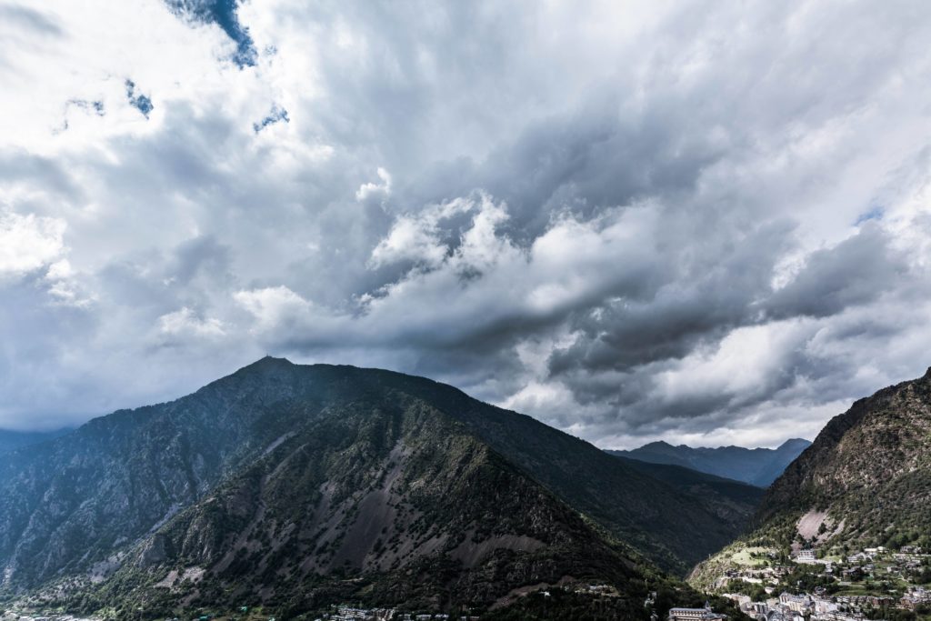 Les belles vues sur la montagne sont la meilleure caractéristique évidente d’un voyage à vélo Andorre.